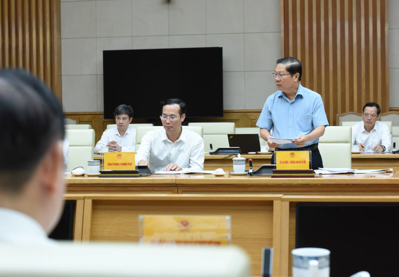 劳动荣军社会部代表发表讲话。 劳动荣军社会部代表发表讲话。