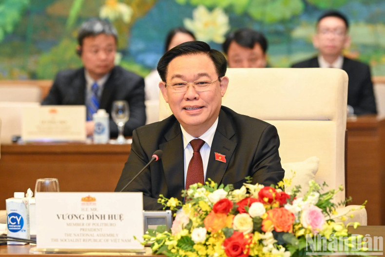 国会主席王廷惠在会见时发表讲话。 国会主席王廷惠在会见时发表讲话。