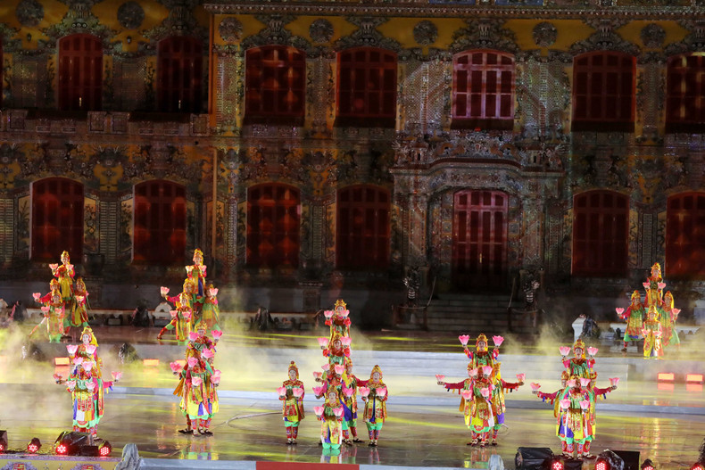 “六供花灯”舞蹈。 “六供花灯”舞蹈。