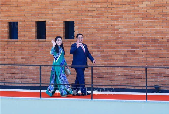 越南政府总理范明正和夫人出席在巴西里约热内卢市举行的G20峰会。（图片来源：越通社）