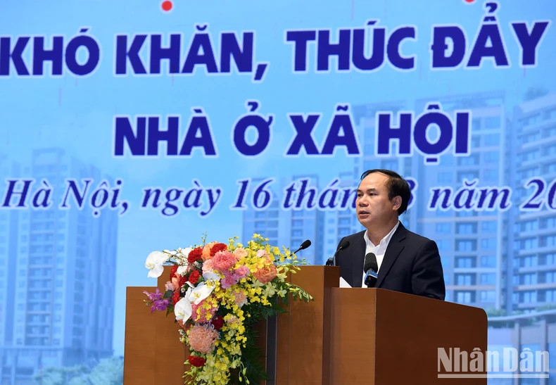 建设部副部长阮文生在会上发表讲话。