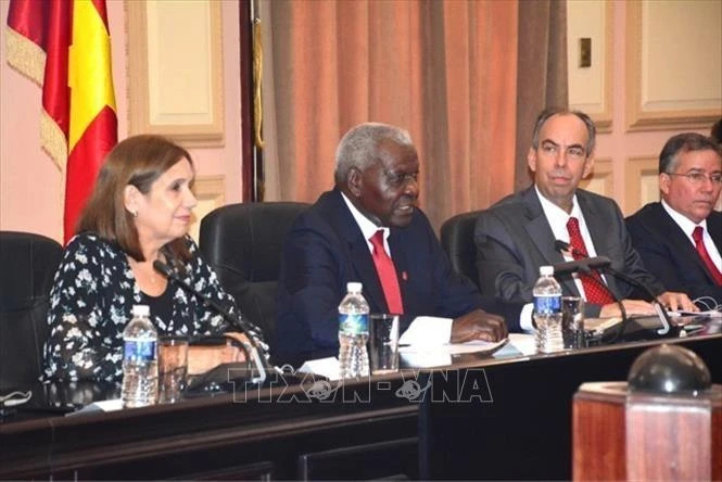 古巴全国人民政权代表大会（国会）主席埃斯特万•拉索•埃尔南德斯在会见越共中央总书记、国家主席苏林时发表讲话。（图片来源：越通社）