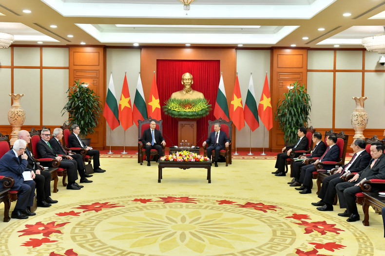 越共中央总书记苏林会见保加利亚总统鲁门·拉德夫。