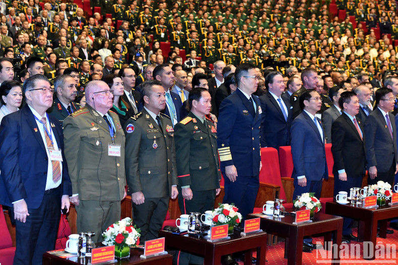 出席纪念典礼的各位代表。