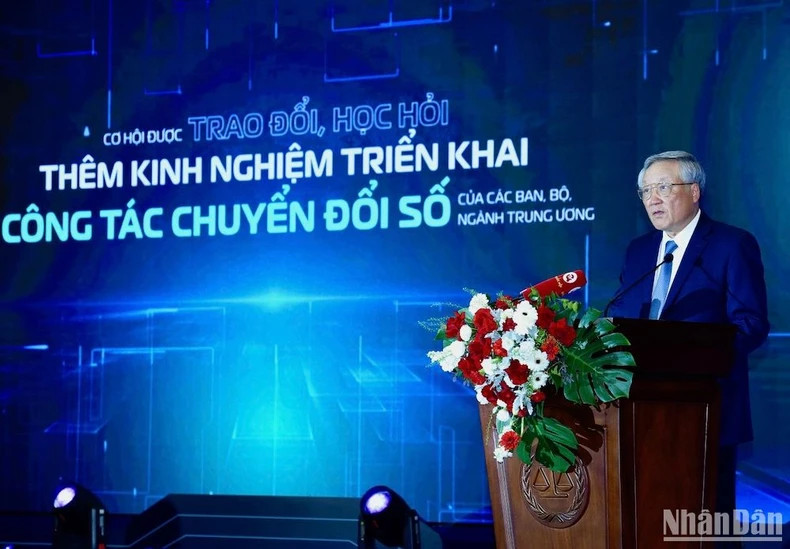 最高人民法院院长阮和平致开幕词。