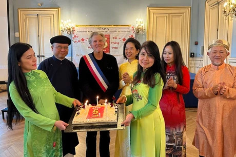 每逢春节来临之际，越南文化推崇协会（APCV）又在法国首都巴黎欢聚一堂共庆春节。