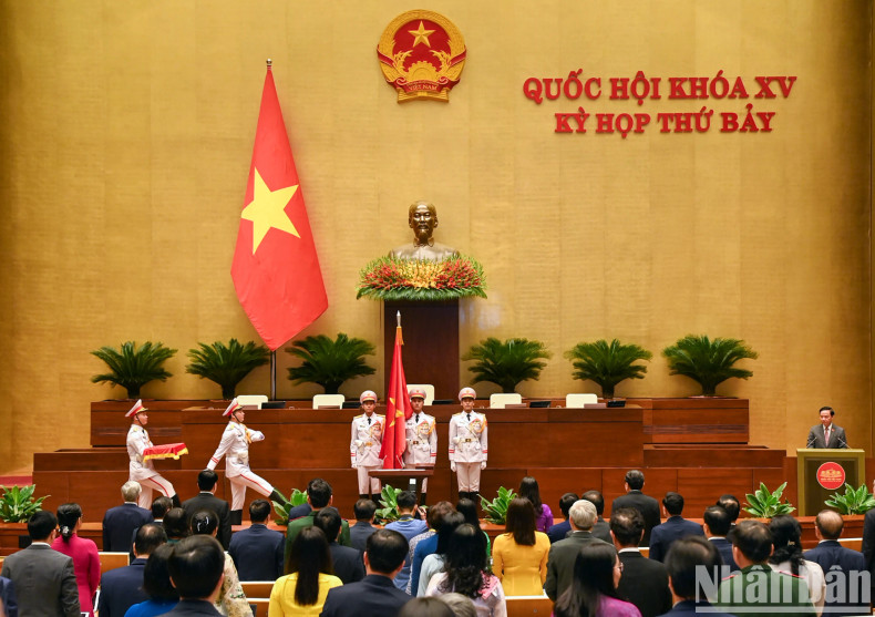 国会主席陈青敏就职宣誓仪式准备工作隆重,周到进行。 国会主席陈青敏就职宣誓仪式准备工作隆重,周到进行。
