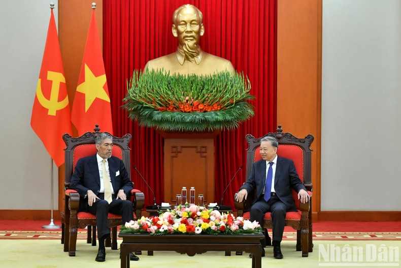 越共中央总书记苏林会见多米尼加左派团结运动总书记、地区一体化政策部部长米格尔·梅希亚。