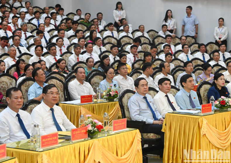 国会主席陈青敏和与会代表。