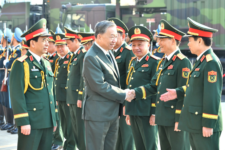 越共中央总书记苏林和中央军委、国防部领导。