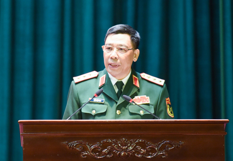 国防学院院长陈越科在会上发表讲话。