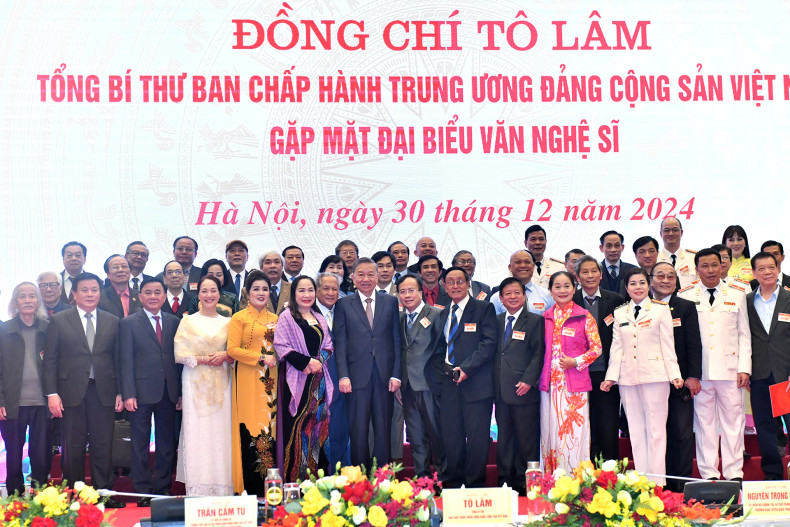 苏林总书记、党和国家领导及各位代表。 苏林总书记、党和国家领导及各位代表。