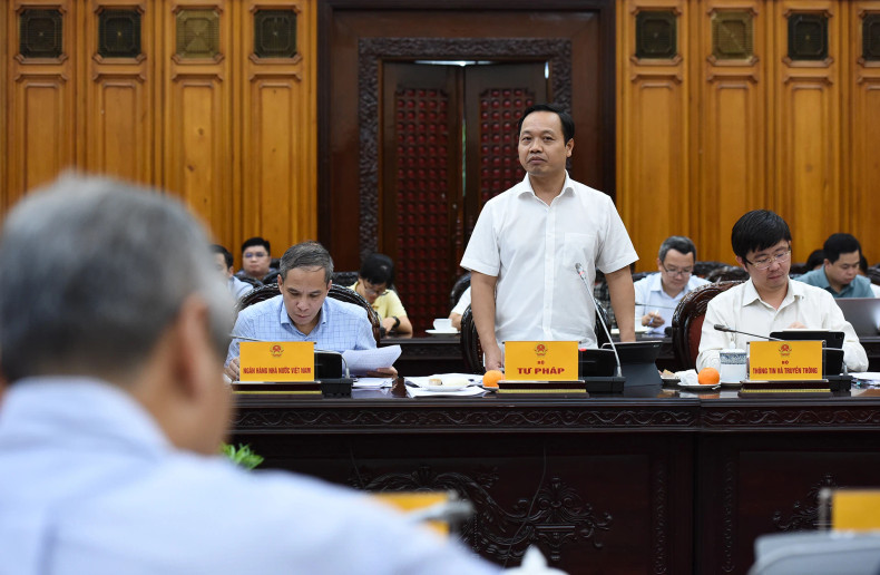 司法部副部长陈进勇在会上发表讲话。