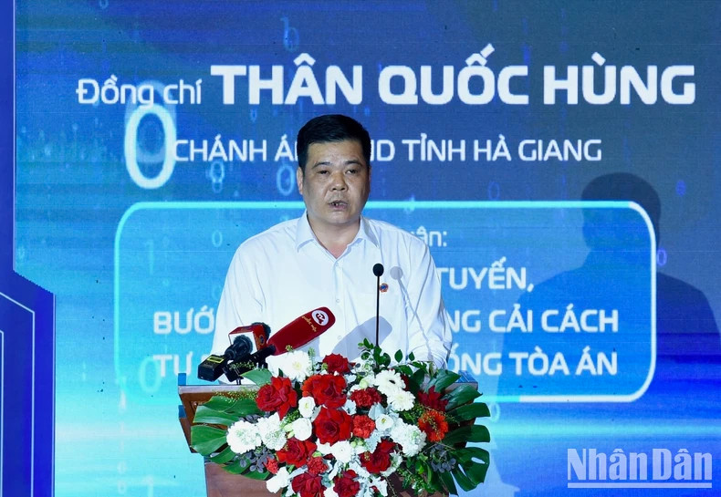 河江省人民法院院长在会上发表讲话。