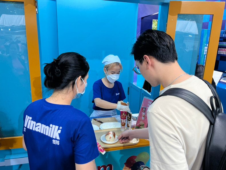 此次面包节吸引了许多知名品牌参加,共设130多间展位。 此次面包节吸引了许多知名品牌参加,共设130多间展位。