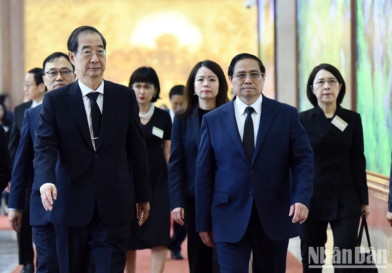 越南政府总理范明正和韩国国务总理韩德洙。