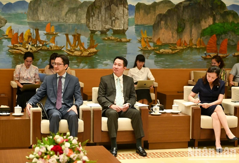 越方代表团成员。