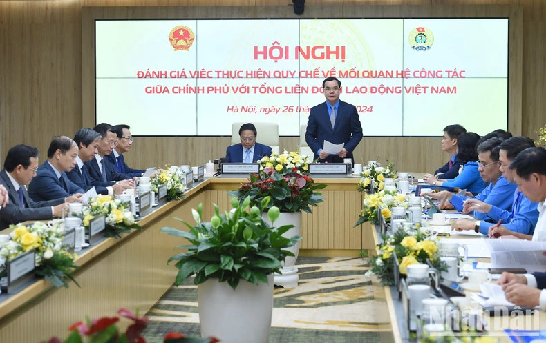 “越南政府与越南劳动总联合会工作关系条例”落实结果评估会议场景。 “越南政府与越南劳动总联合会工作关系条例”落实结果评估会议场景。