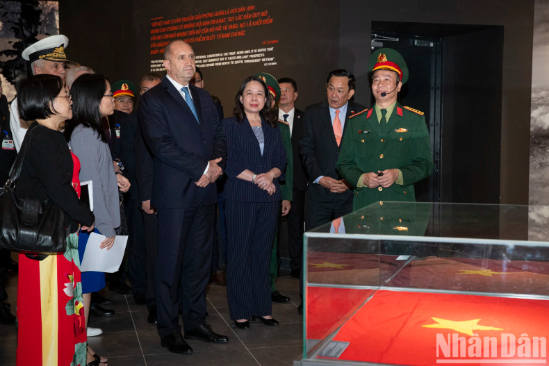 越南军事历史博物馆位于河内市南慈廉郡，占地面积38.66万平方米。