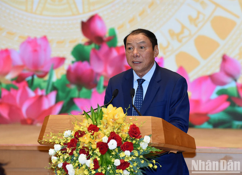 文化体育与旅游部部长阮文雄在仪式上发表讲话。 文化体育与旅游部部长阮文雄在仪式上发表讲话。