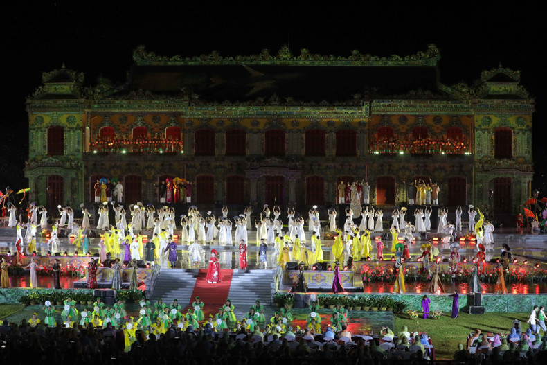 建中殿熠熠生辉。 建中殿熠熠生辉。