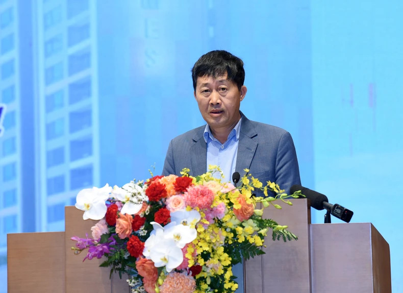 与会代表在会上发表讲话。