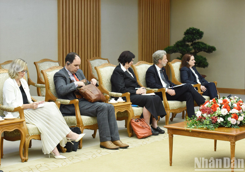 陪同新西兰副总理兼外交部长温斯顿•彼特斯的新西兰方代表团成员。