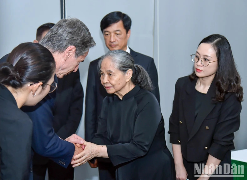 美国国务卿安东尼·布林肯向阮富仲总书记夫人吴氏敏表示慰问。