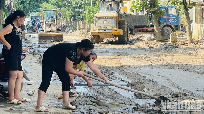 洪涝之后做好卫生环境与消毒工作。