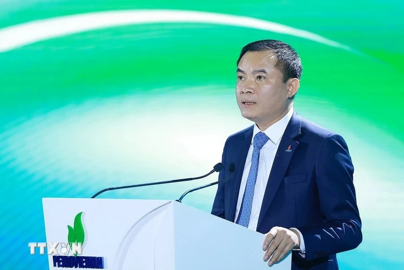 越南国家油气集团总经理黎玉山介绍任务执行结果。 越南国家油气集团总经理黎玉山介绍任务执行结果。