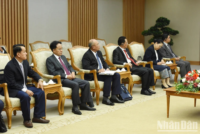 老方代表团成员。