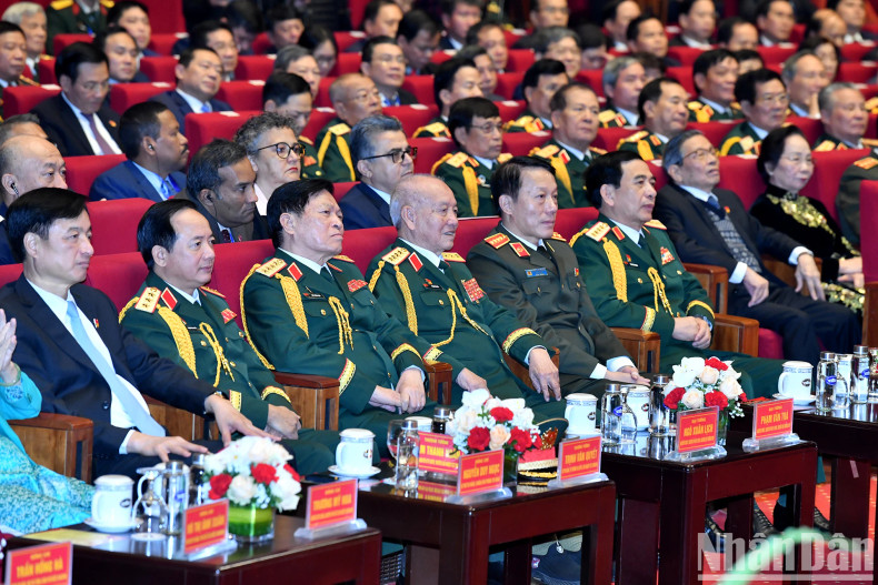 出席纪念典礼的各位代表。