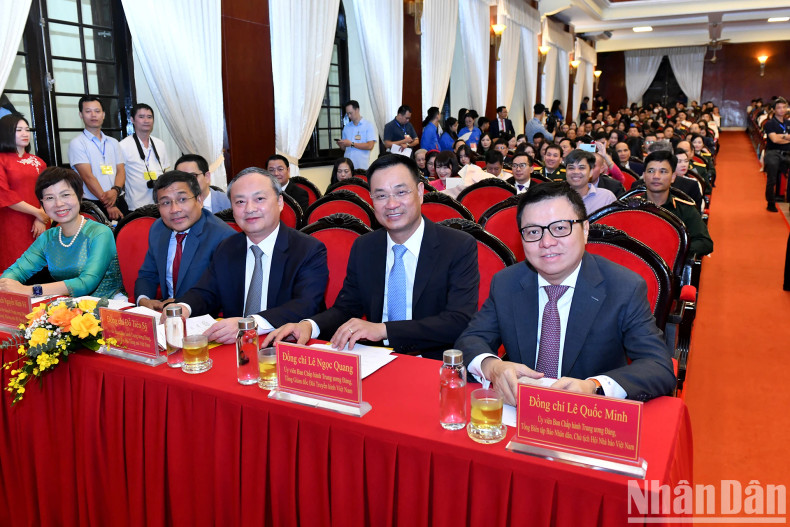 与会代表。 与会代表。