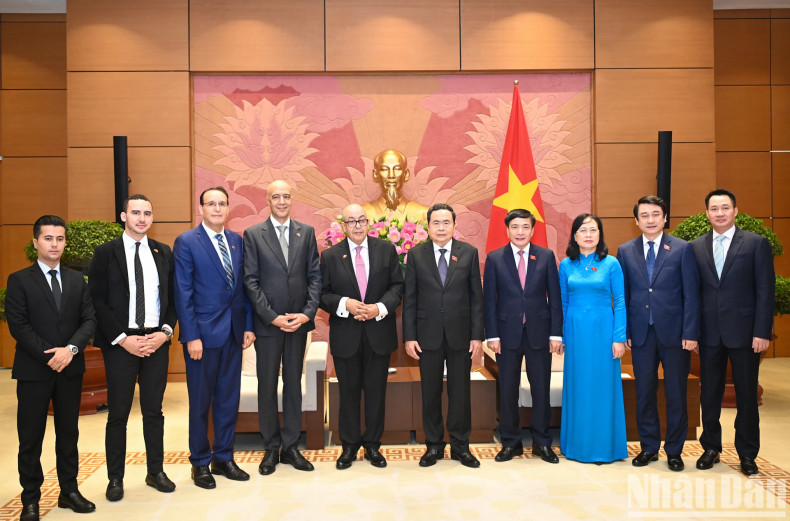 双方代表合影。 双方代表合影。