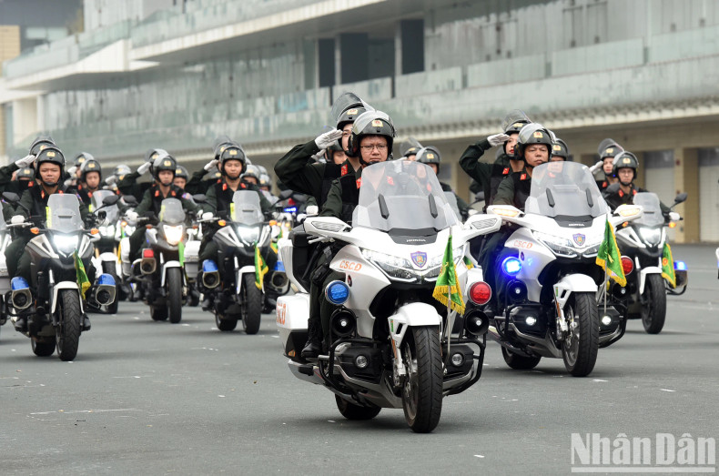 机动警察力量特种巡逻摩托车参加阅兵。