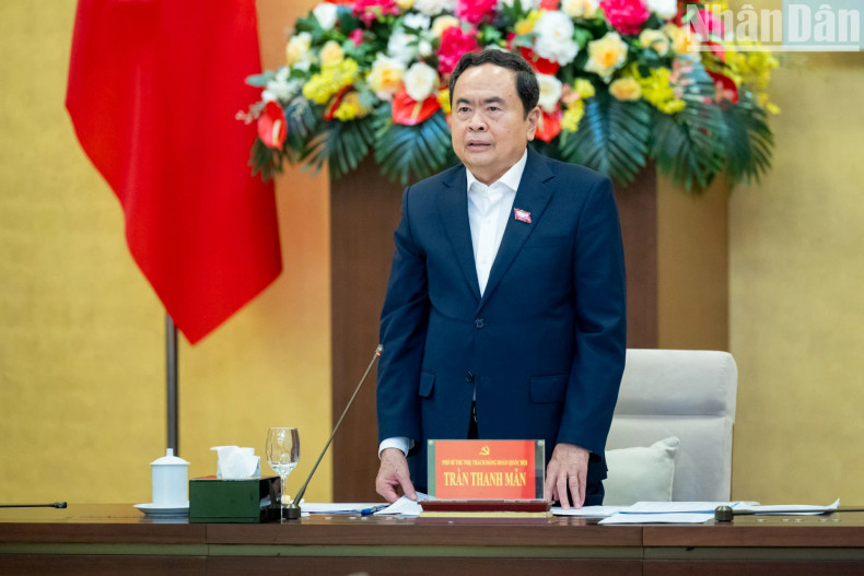 国会常务副主席陈青敏在会上发表讲话。 国会常务副主席陈青敏在会上发表讲话。