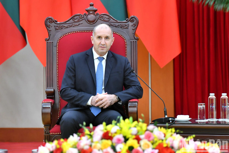 保加利亚总统鲁门·拉德夫在会见时。