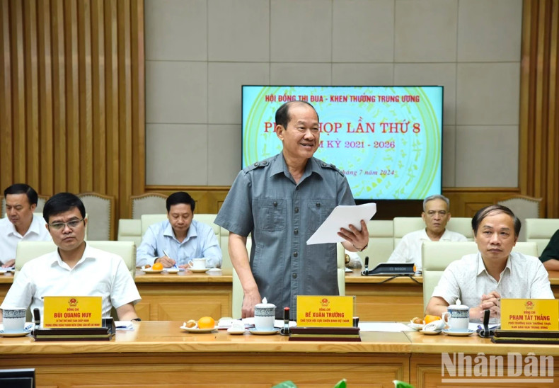 越南老战士协会主席闭春长在会上发表讲话。