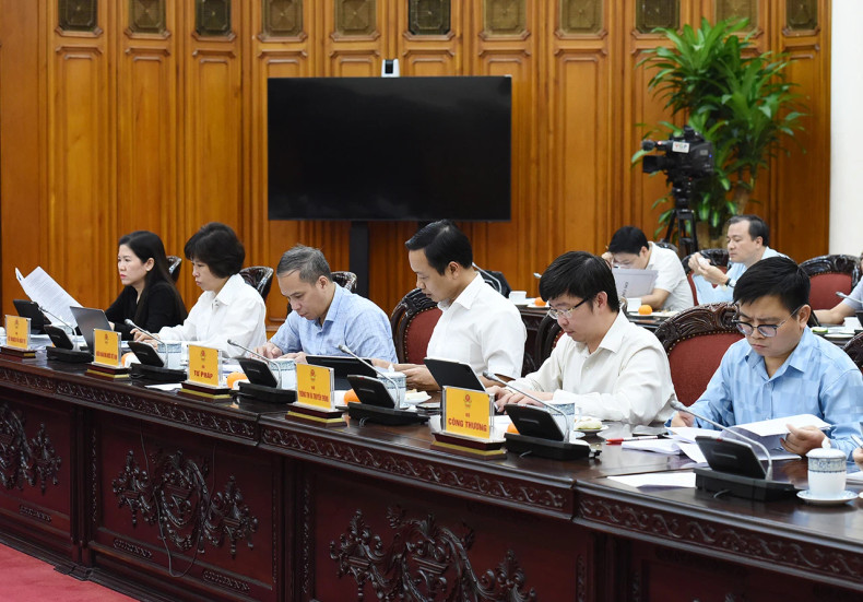 各部委、行业代表一同出席会议。