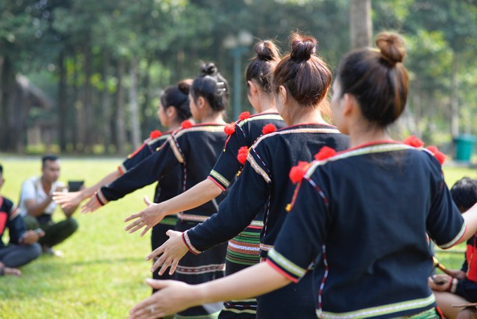 埃德族同胞的健康祭仪式。 埃德族同胞的健康祭仪式。