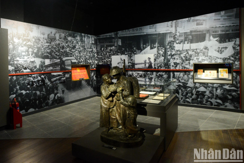 由雕塑家范春诗于1955年创作的南方的一把土地雕塑。 由雕塑家范春诗于1955年创作的南方的一把土地雕塑。