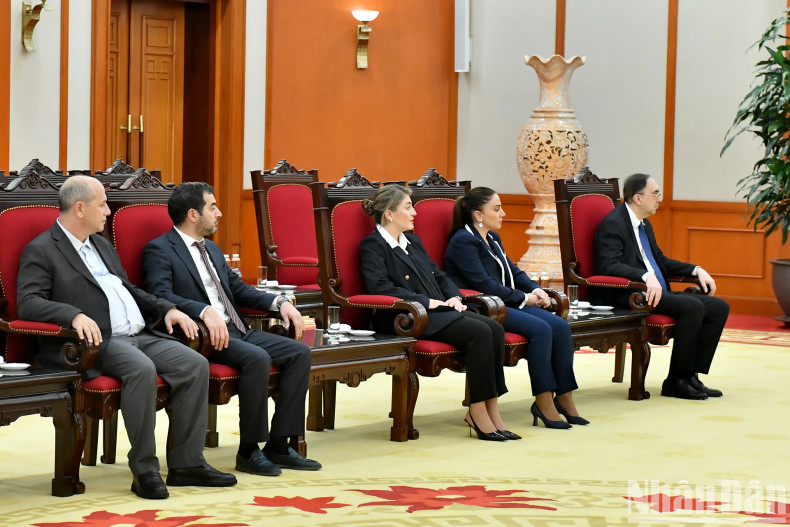 亚美尼亚代表团成员。 亚美尼亚代表团成员。