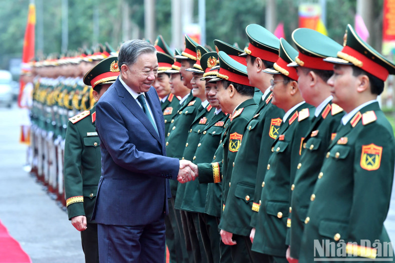 苏林总书记和各位代表。