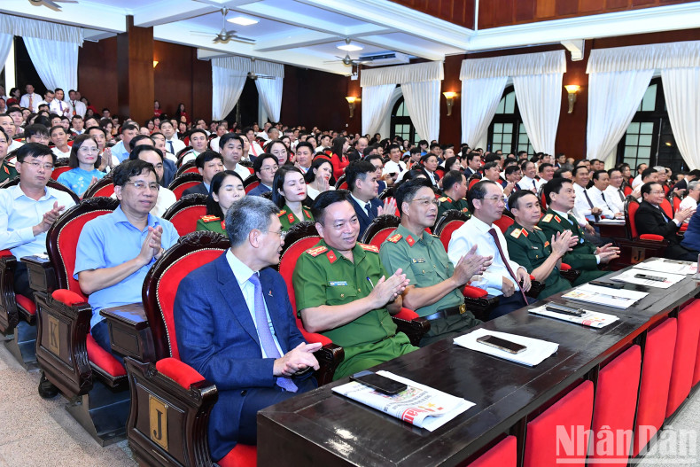 与会代表。 与会代表。