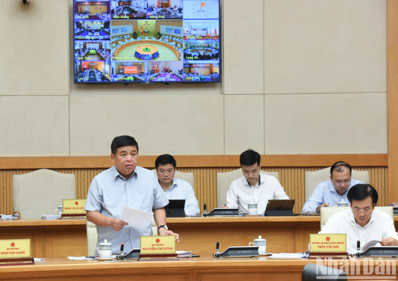 计划与投资部部长阮志勇在会上发表讲话。 计划与投资部部长阮志勇在会上发表讲话。
