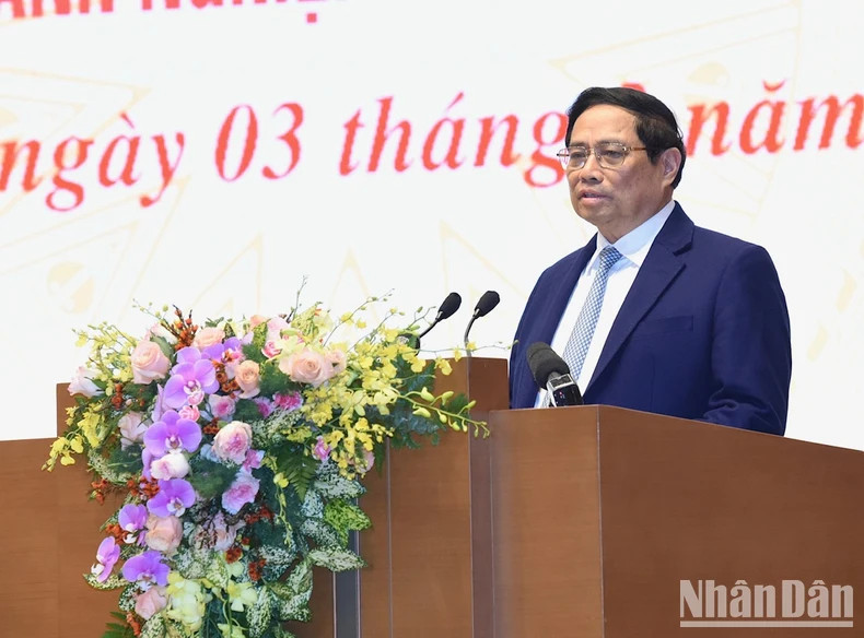 政府总理范明正在见面会上发表讲话。（陈海 摄）