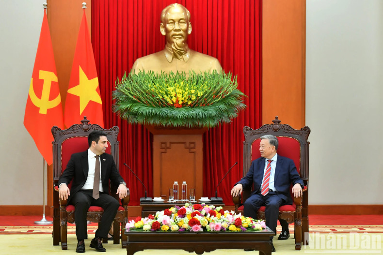 越共中央总书记苏林会见亚美尼亚共和国议会议长阿伦·西蒙扬。 越共中央总书记苏林会见亚美尼亚共和国议会议长阿伦·西蒙扬。