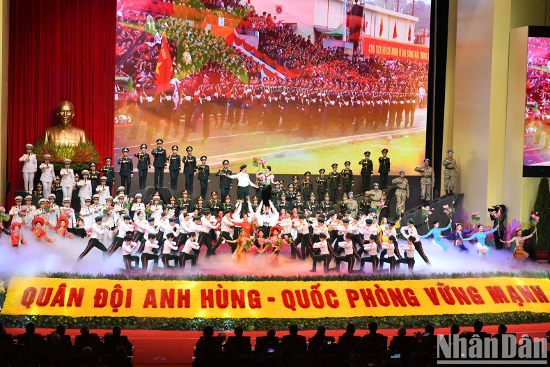 纪念典礼上的艺术表演节目。