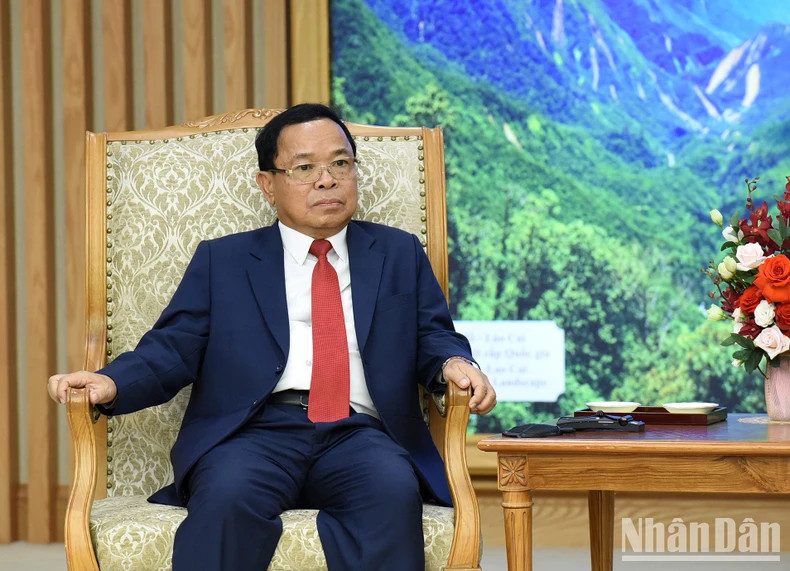 老挝国家监察总署署长坎潘·蓬马塔在会见时发表讲话。