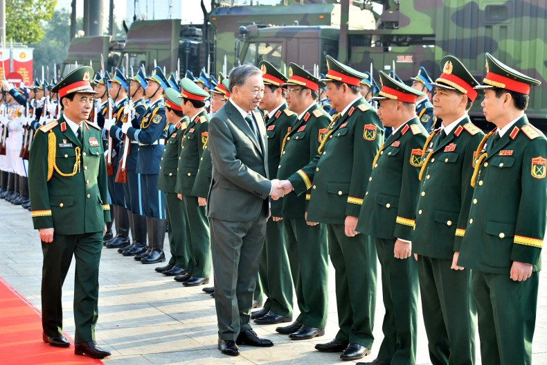 越共中央总书记苏林和中央军委、国防部领导。